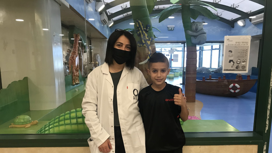 ד"ר רנטה יעקובוב יחד עם מוחמד מואסי בטרם השחרור