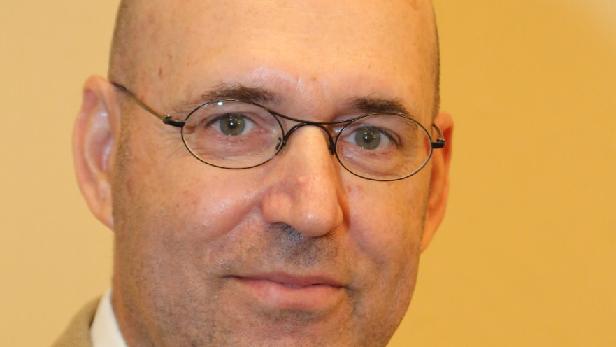 ד"ר דרור דיקר, ניהל את אחת ממחלקות הקורונה הראשונות וצפוי להדליק משואה