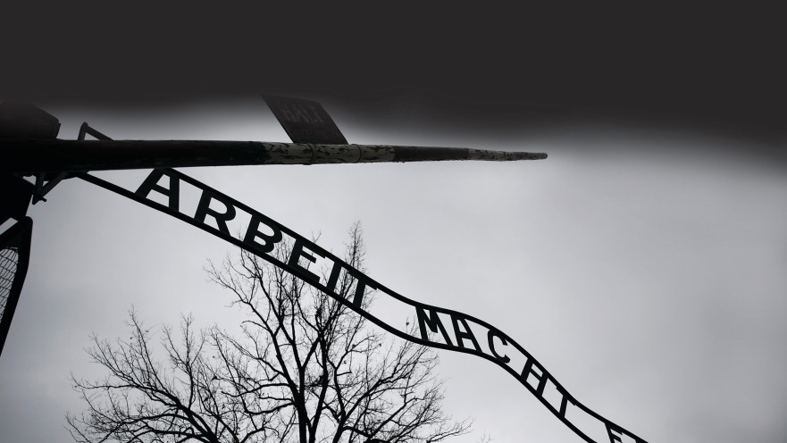 שלט הכניסה לאושוויץ