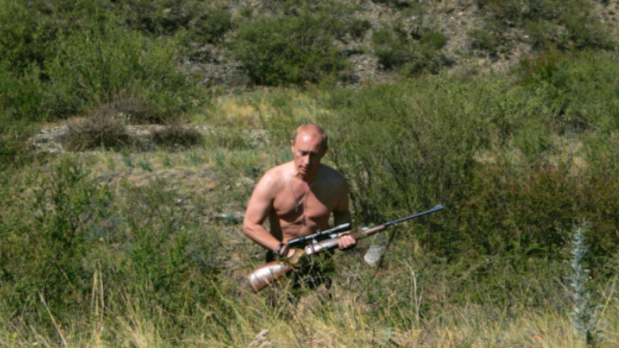 פוטין עם רובה ציד