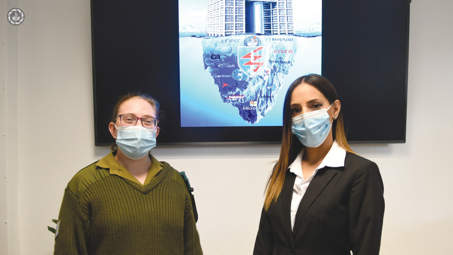 מאשה מינק ושני קשתי