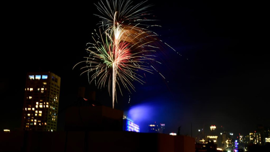 ירי זיקוקים. "מפחיד ולא נעים להיות כאן בלילות"