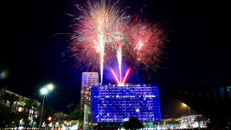 מופע זיקוקים לרגל יום העצמאות ה-73 בתל אביב