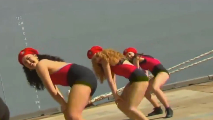 הריקוד החושפני בטקס חיל הים האוסטרלי