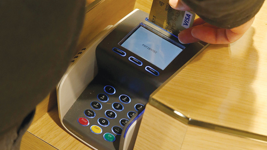 שימוש בכרטיס אשראי