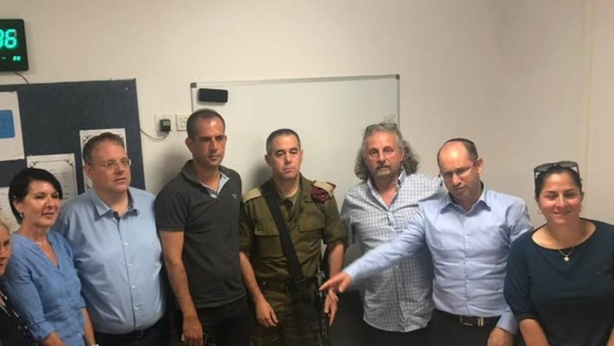 משמאל: גוסטי יהושע ברוורמן, יעקב חגואל, איתמר רביבו, תא"ל נמרוד אלוני, סילביו חוסקוביץ, נריה מאיר