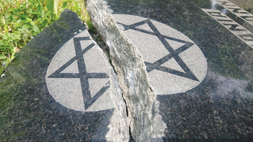 קבר יהודי שהושחת 
