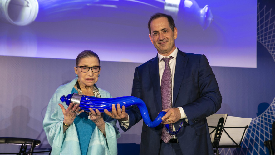 סטן פולובץ והשופטת רות ביידר גינסבורג