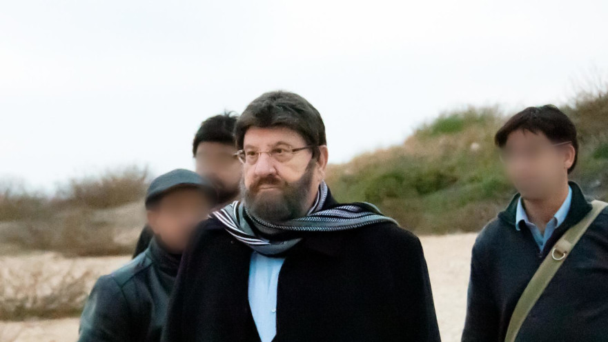 הנשיא היוצא רובי ריבלין לצד אנשי השב"כ