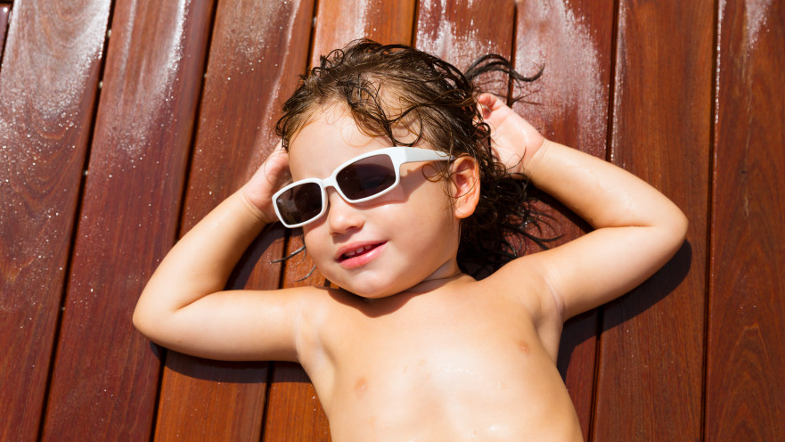 ילד משתזף (אילוסטרציה, למצולם אין קשר לנאמר בכתבה)