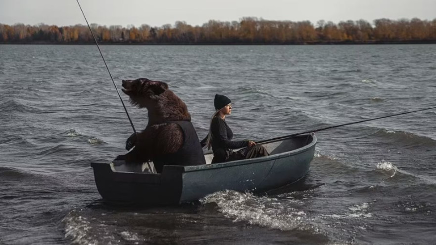 ורוניקה וארצ'י הדוב דגים יחד באגם