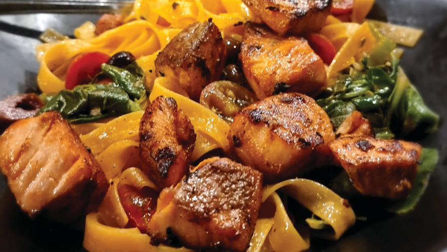 פטוצ'יני סלמון ב"אלורה"