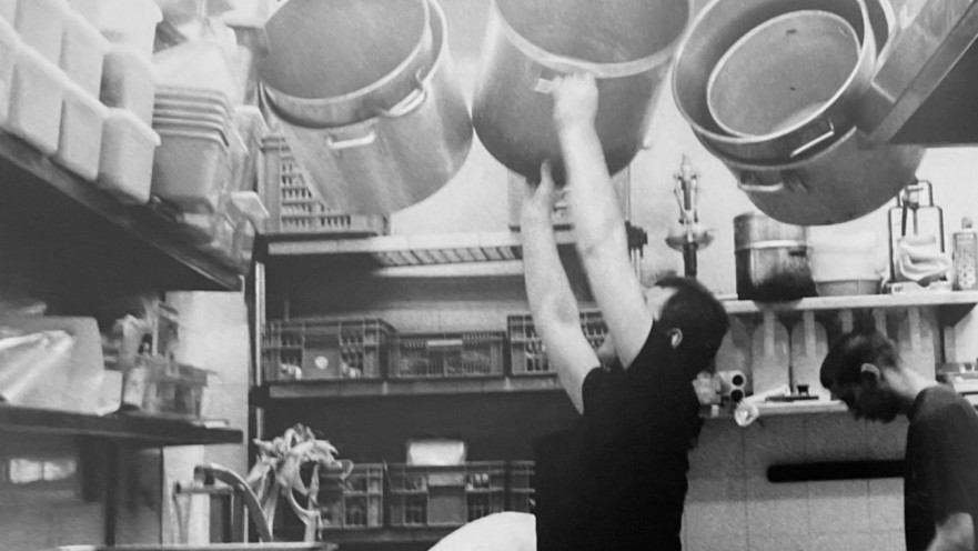 קופי בר בימיה הראשונים . תמונת ארכיון