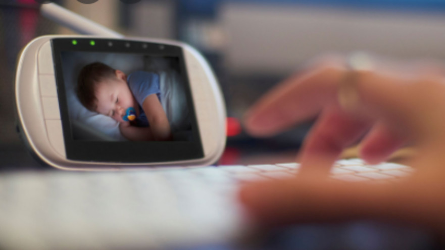 בדקה תנועות במוניטור וזה מה שהיא גילתה, אילוסטרציה