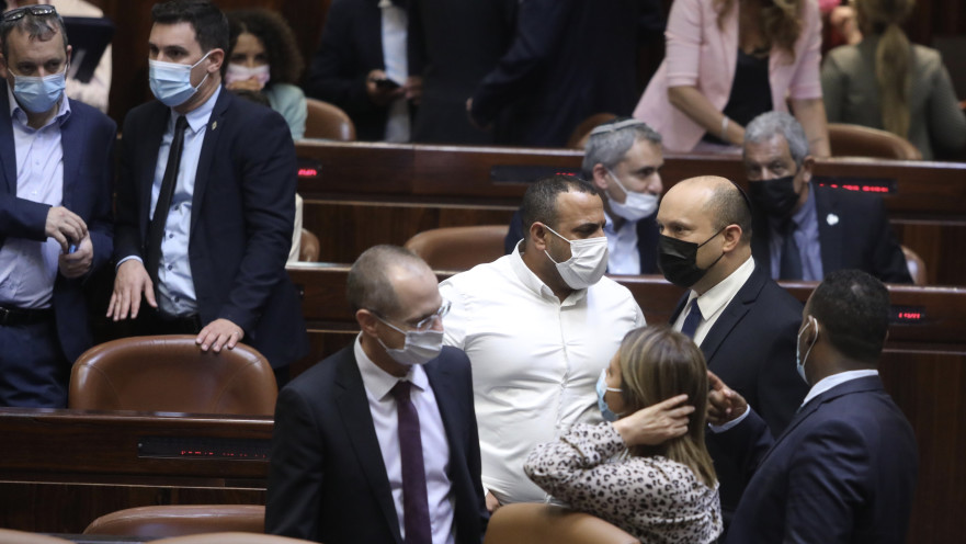 נפתלי בנט וחברי ממשלתו בדיוני התקציב במליאת הכנסת