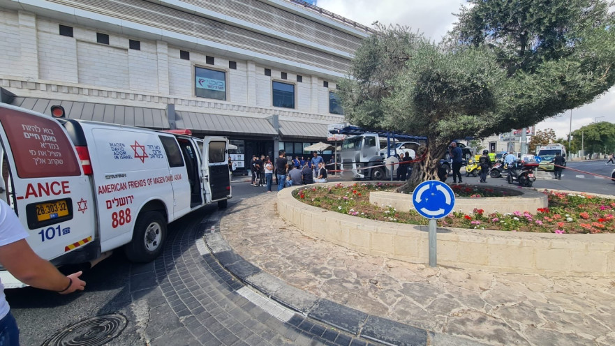 אמבולנס מד"א בזירה