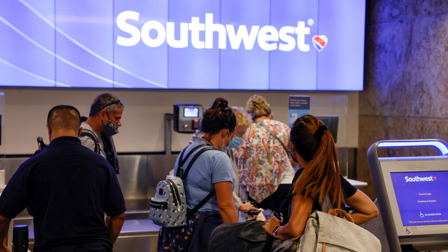 שקילת מזוודות בשדה התעופה