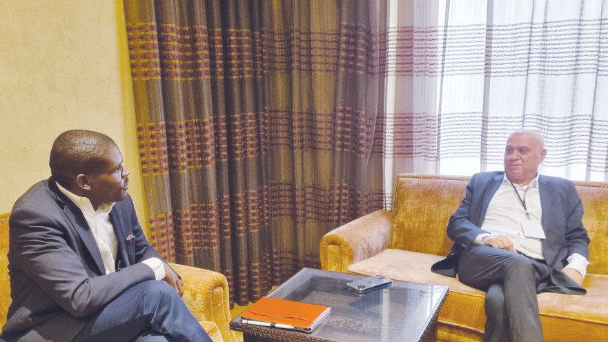 עיסאווי פריג' עם שר המשפטים הסודאני בפגישה באיחוד האמירויות 