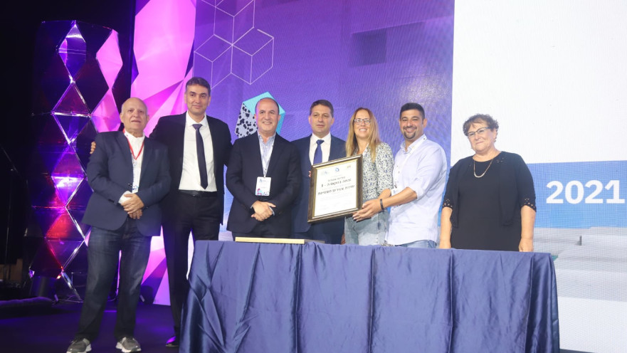 הענקת  הפרס לזוכות