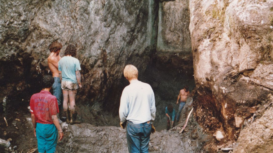 תחילת החיפושים אי שם בשנת 1987