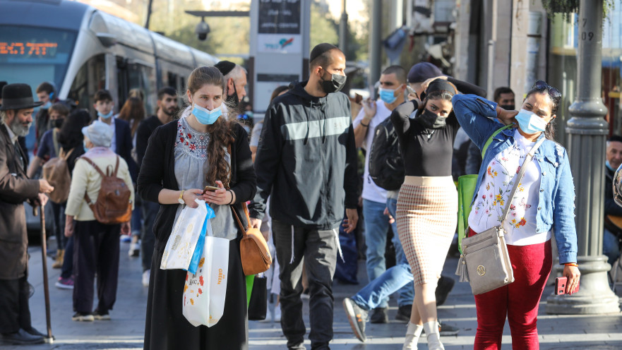 אנשים במסכה, ירושלים (למצולמים אין קשר לנאמר בכתבה)