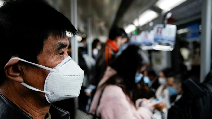 אזרח סיני עם מסכה (ארכיון, 