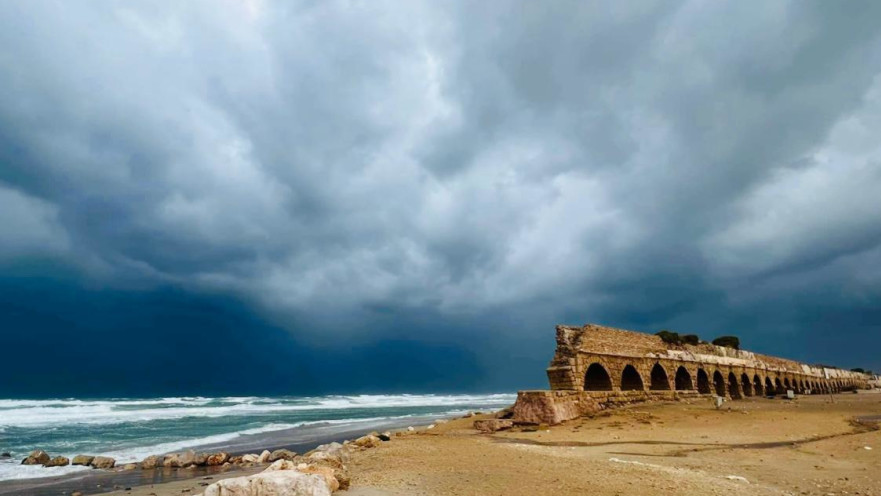 חוף הקשתות בקיסריה