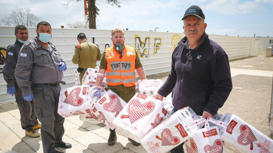 חלוקת תרומות לנזקקים