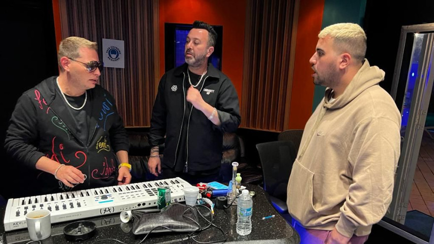 ליאור נרקיס עובד על השיר החדש