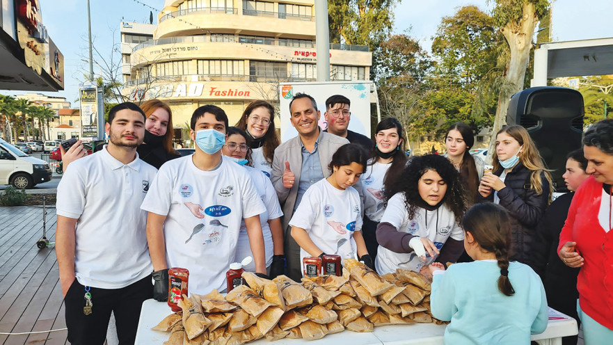 תלמידי כפר הנוער ויצו ניר העמק עם פעילי מועצת הנוער עפולה