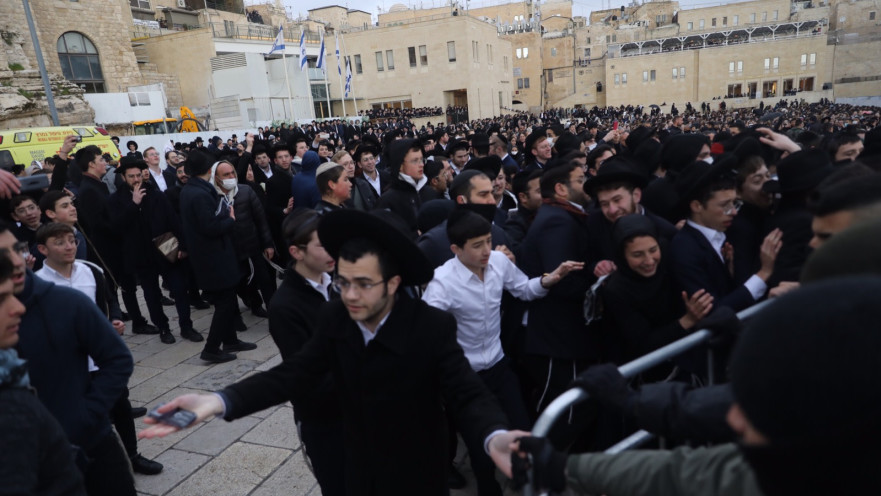 חרדים בכותל 