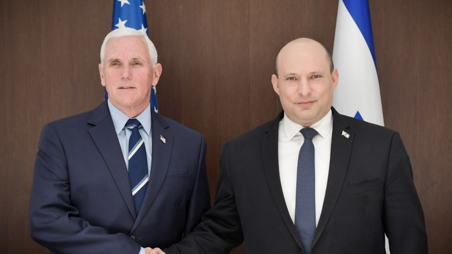 נפתלי בנט, מייק פנס