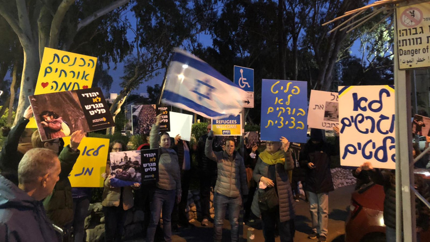 הפגנה מול ביתה של איילת שקד, נגד גירוש פליטים אוקראינים