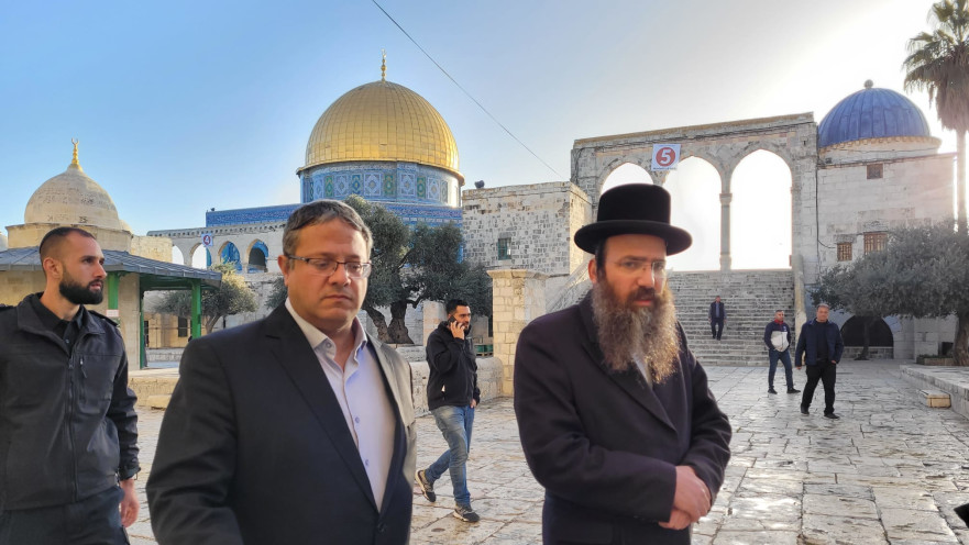 חבר הכנסת איתמר בן גביר בהר הבית, לצדו הרב שמשון אלבוים