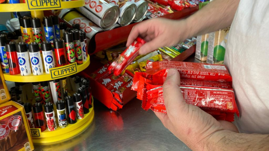 אוספים מוצרי שטראוס מהמדפים 