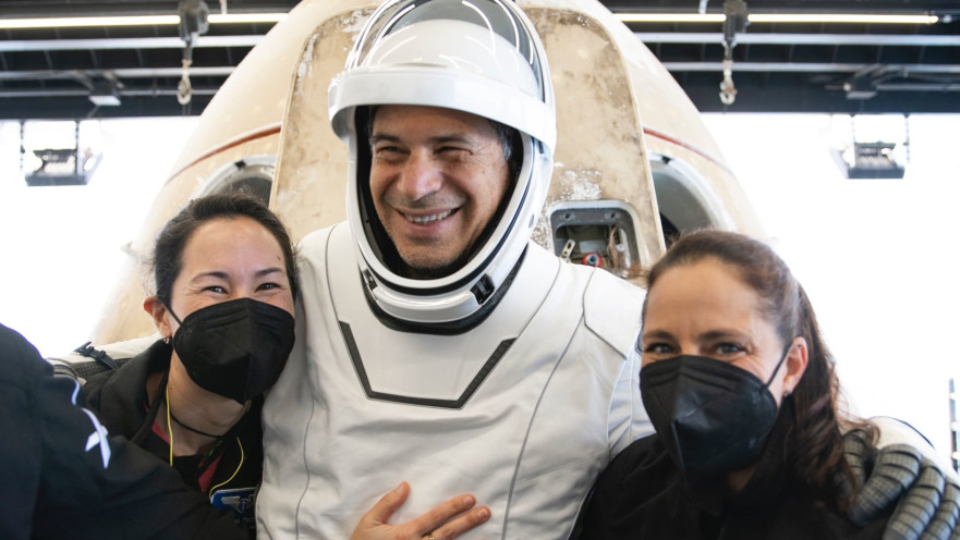 איתן סטיבה לאחר נחיתת הדרגון