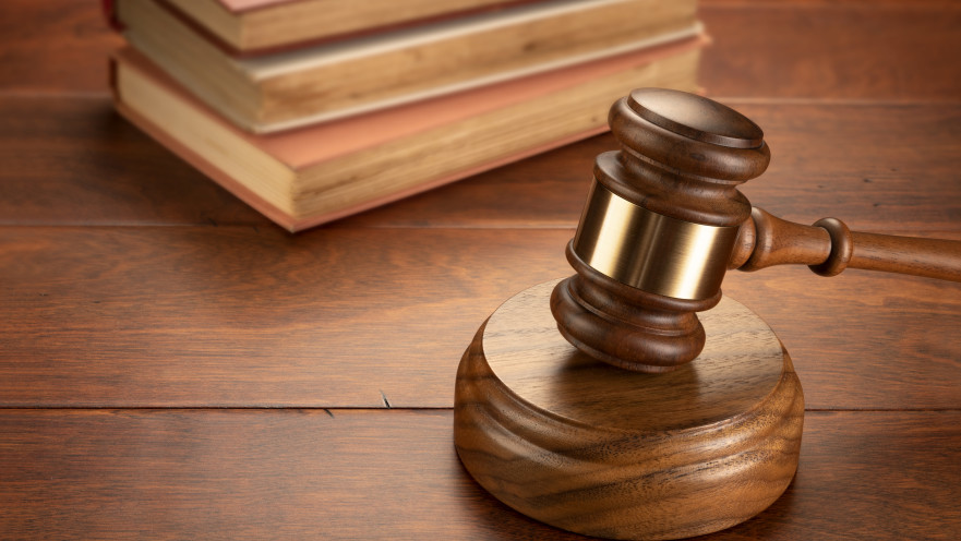 הנאשם לא יורשע בפלילים ויפצה את בת זוגו לשעבר ב-1,000 שקלים