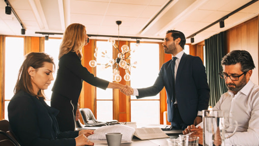 מתגרשים? הנה כל מה שצריך לדעת על בחירת עורך דין