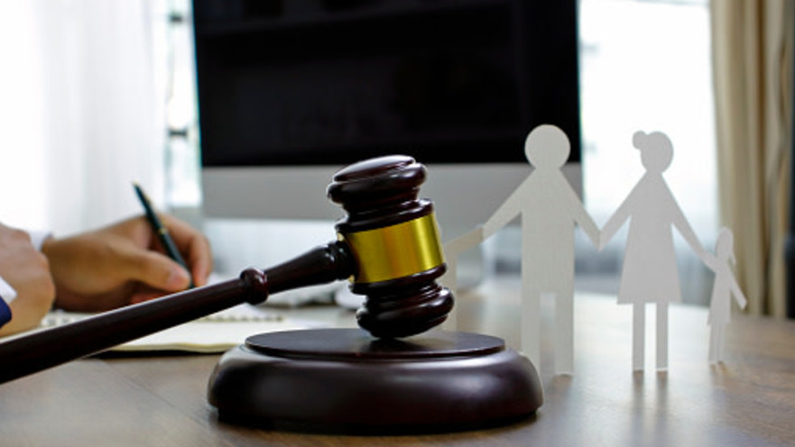 נתבע למזונות של בתו הבגירה למרות שבין הצדדים נחתם הסכם לתשלום מזונות עד הגיעה של הילדה לגיל 18