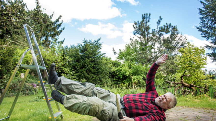 נפל בשטח ביתו והוכר ע"י ביטוח לאומי כנפגע תאונת עבודה