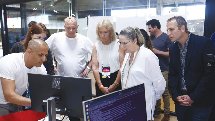 רעיית הנשיא בכנס אלביט