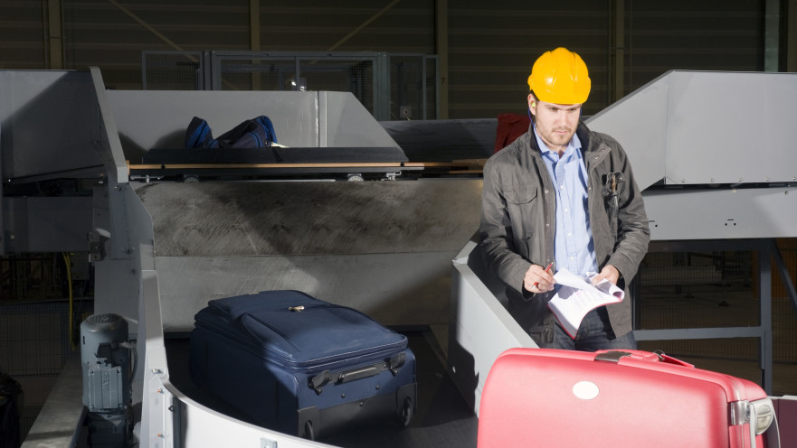 נוסע מהפיליפינים הסתיר בתיק הגב עש קטלני שלא נראה מאז 1912