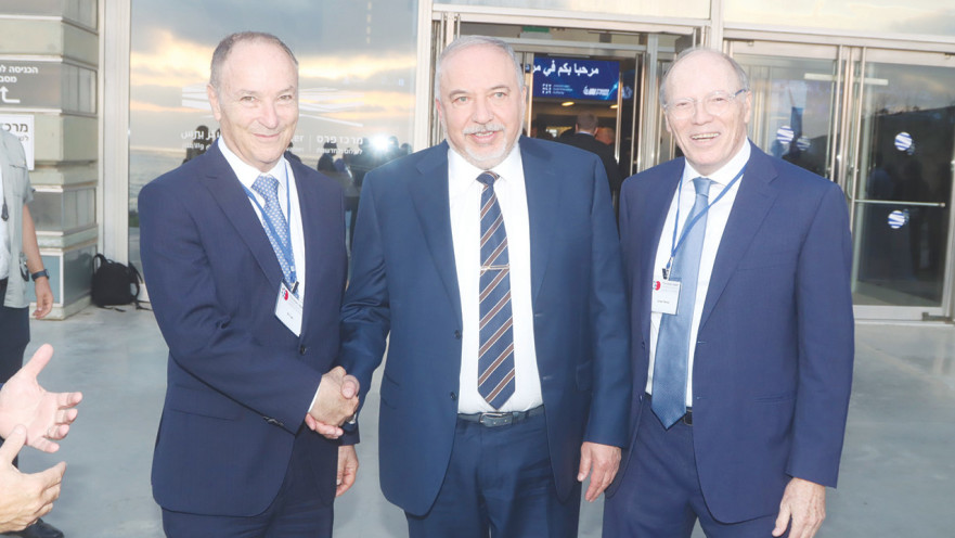 שניצר, אביגדור ליברמן וזאב וייס 