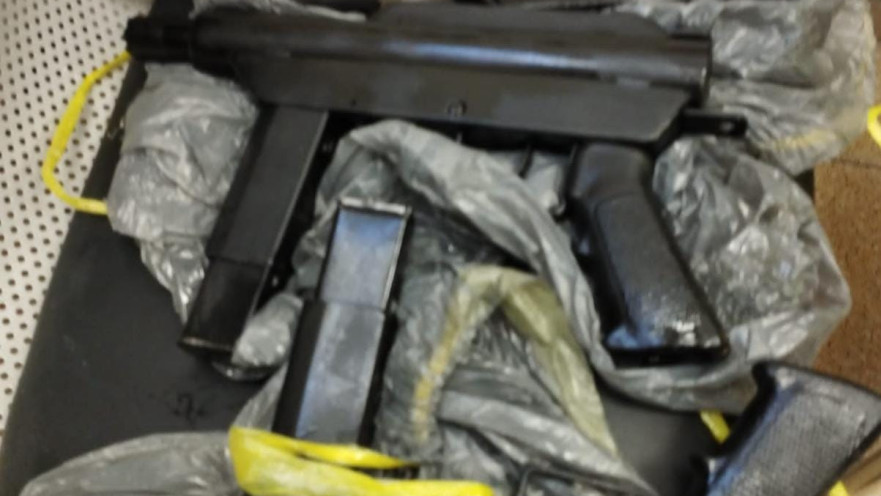 נשקים מסוג "קרלו" שנתפסו ברכבם של הפלסטינים