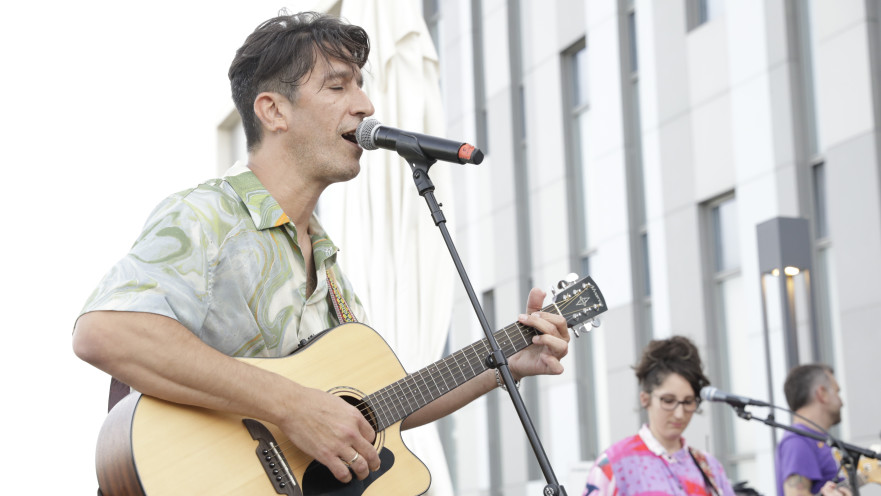 שחר אבן צור במופע אגדה חיה במוזיאון הטבע