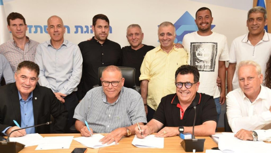 החתימה על ההסכם הקיבוצי 