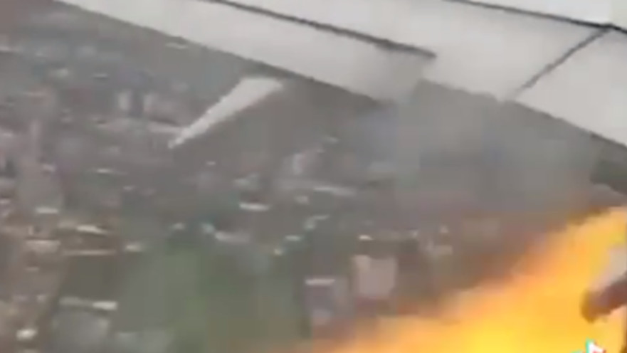 מנוע המטוס עלה באש