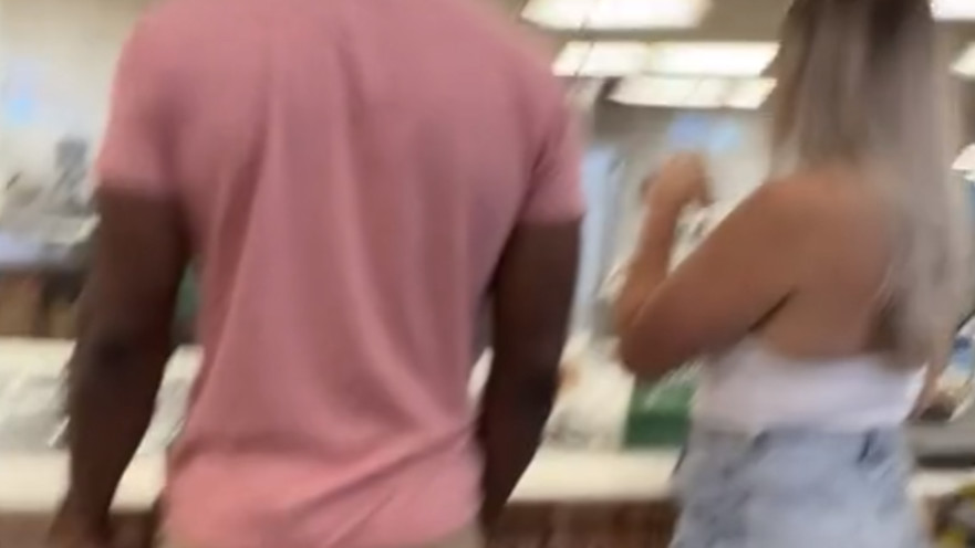 בגידה פנים אל פנים, גבר נתפס מצ'וטט עם אישה אחרת באפליקציית היכרויות