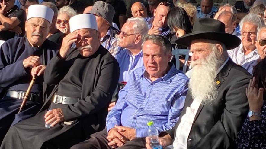 עוזי דיין  ובכירי העדה הדרוזית באזכרת סלים שופי