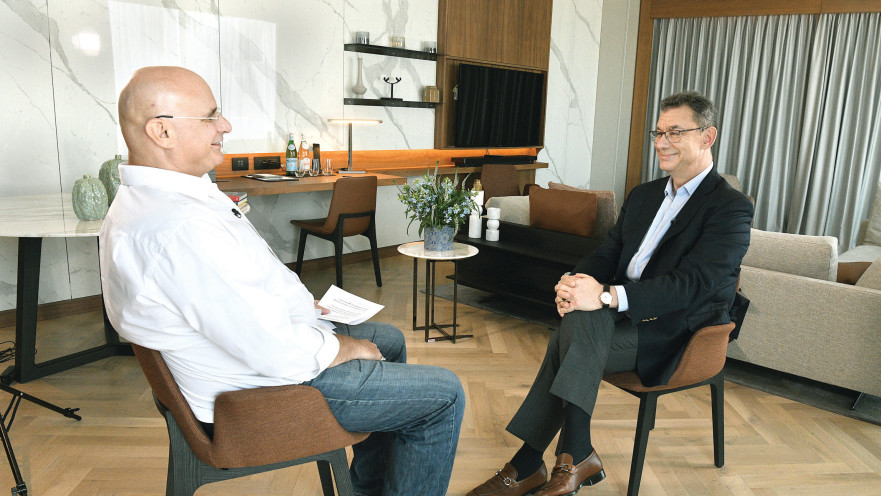 אלברט בורלא, ניר קיפניס